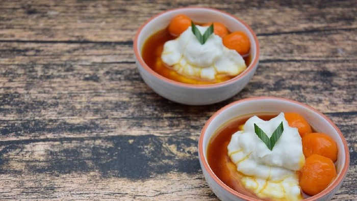 Bubur Sumsum Biji Salak, Indonesian rice flour porridge with sweet potato glutinous rice balls, served with palm sugar sauce. Popular food during Ramadan