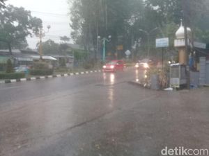Hujan Buatan Guyur Jambi Sore Ini, Kabut Asap Tak Hilang