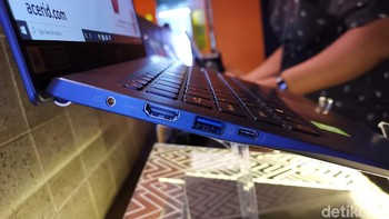 Ketebalan laptop ini adalah 14,95 mm. Foto: detikINET/Anggoro Suryo Jati