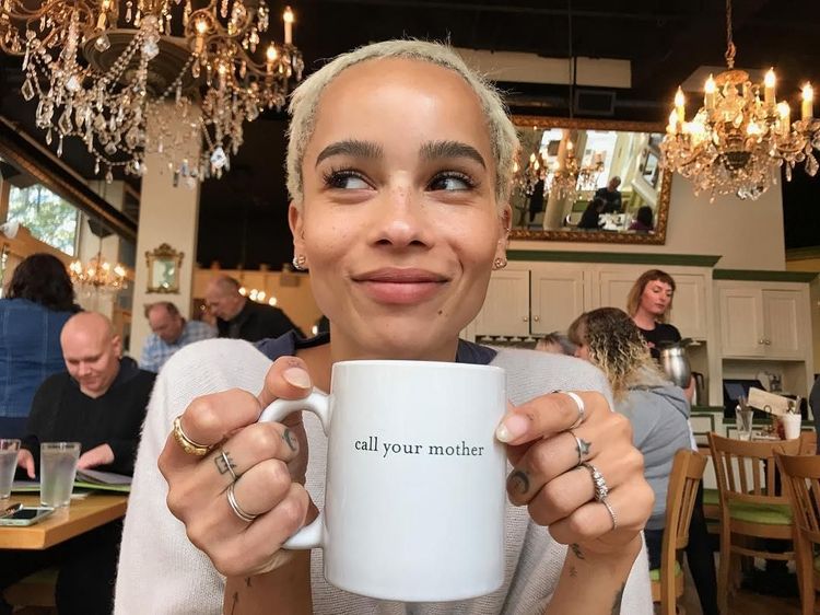 Intip Kulineran Cat Woman yang Doyan  Minum Kopi