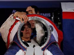 Lebih Dekat dengan Baju Astronaut Baru NASA Buat ke Bulan