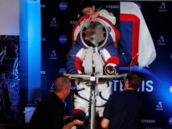 Lebih Dekat dengan Baju Astronaut Baru NASA Buat ke Bulan