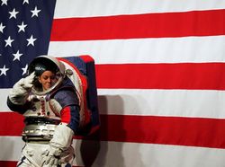 Lebih Dekat dengan Baju Astronaut Baru NASA Buat ke Bulan