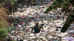 Lautan Sampah Masih Memenuhi Kali Bahagia di Bekasi