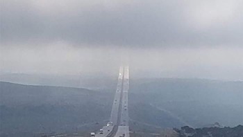 Jalan raya yang panjang seolah menembus langit. Jalanan yang terletak di Wyoming, AS ini dijuluki jalan menuju surga. (Foto: Boredpanda)