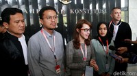 Gugatan itu dikuasakan kepada Rian Ernest Tanudjaja. Kop gugatan menggunakan logo PSI. Dalam UU Pilkada tersebut, syarat minimal cagub/cawagub adalah 30 tahun dan 25 tahun untuk calon bupati/calon wakil bupati.