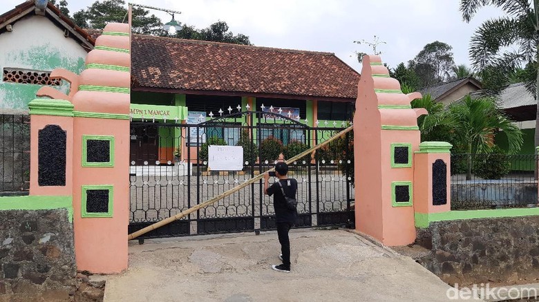 SMPN 1 Mancak Serang Kembali Disegel Ahli Waris, Proses Belajar Dipindah SMPN 1 Mancak Serang Kembali Disegel Ahli Waris, Proses Belajar Dipindah