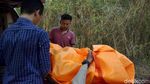 Proses Evakuasi Mayat Dalam Karung yang Bikin Geger Pekalongan