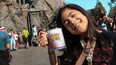 10 Gaya Keren Niana Guerrero, YouTuber Cilik yang Hobi Makan Donat
