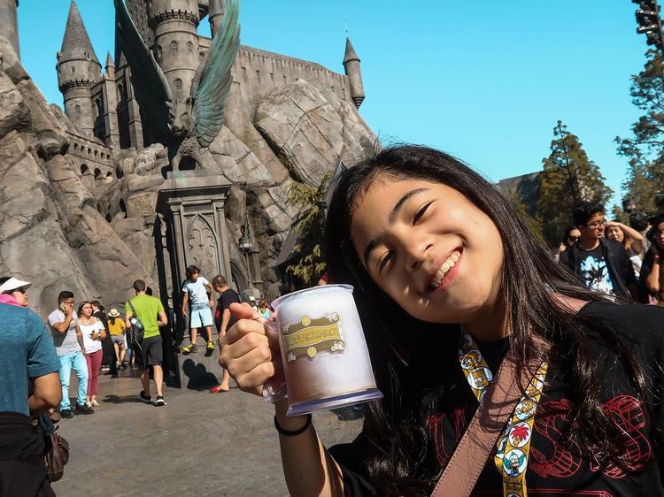 10 Gaya Keren Niana Guerrero, YouTuber Cilik yang Hobi Makan Donat