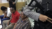 Diketahui, modus yang dilakukan para bandar adalah memasang taruhan pada dua dari empat calon kepala desa Sumberingin. ANTARA FOTO/Irfan Anshori.