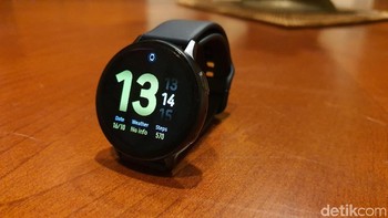 Untuk fungsi olahraga, Galaxy Watch Active2 dapat secara manual melacak lebih dari 39 latihan yang tujuh di antaranya diaktifkan secara otomatis yaitu berlari, berjalan, bersepeda, berenang, mesin dayung, mesin elips dan latihan dinamis. Foto: Adi Fida Rahman/detikINET