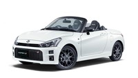 Toyota bakal menjual Copen GR Sport di Jepang. Mobil ini menggunakan basis Daihatsu Copen, namun akan dijual oleh Toyota di Jepang. Foto: Dok. Toyota