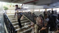Hingga siang ini, para milenial terus berdatangan ke Balai Kartini.