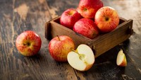 Apel : Sejak lama apel dikenal menyehatkan. Karena mengandung vitamin C, serat dan potassium yang bisa mencegah beragam kanker. Foto: iStock