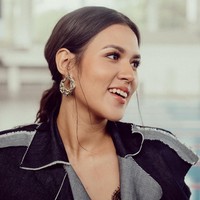 Raisa beberapa kali dinominasikan menjadi 100 Wanita Tercantik di Dunia versi TC Candler. Penyanyi bersuara merdu ini memiliki pesona tersendiri yang sangat khas Indonesia. Foto: Instagram @raisa6690