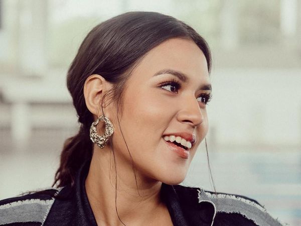 4 Kali Ganti Baju, Intip Cantiknya Raisa di Video Terbaru You