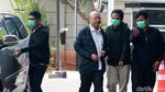 Ekspresi Wali Kota Medan Saat Digelandang ke Gedung KPK