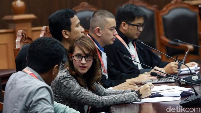 Sidang pendahuluan atas gugatan yang diajukan Faldo Maldini dkk digelar di MK hari ini. Gugatan itu meminta batas syarat usia minimal calon gubernur diturunkan.