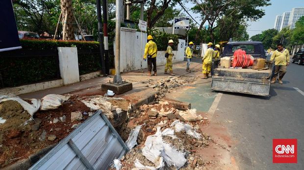 Menyoal Sepeda Motor, Jalur Sepeda, dan Trotoar Lebar DKI