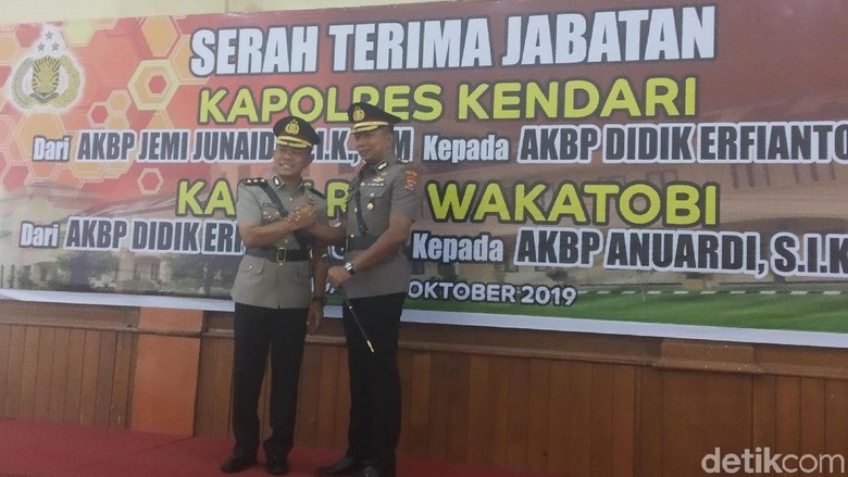 AKBP Didik Resmi Dilantik Jadi Kapolres Kendari AKBP Didik Resmi Dilantik Jadi Kapolres Kendari