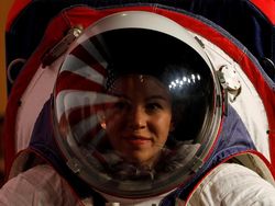 Lebih Dekat dengan Baju Astronaut Baru NASA Buat ke Bulan
