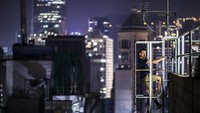 Ya, Tamas Rizsavi yang berprofesi sebagai masinis kereta api, hobi menantang maut dengan memanjat gedung-gedung pencakar langit. Awal tahun ini, dia liburan ke Hong Kong untuk memuaskan hobinya. (Tamas Rizsavi/Facebook)