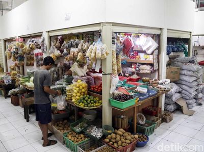 Kios di Bawah Rusunawa Pasar Rumput Mulai Beroperasi