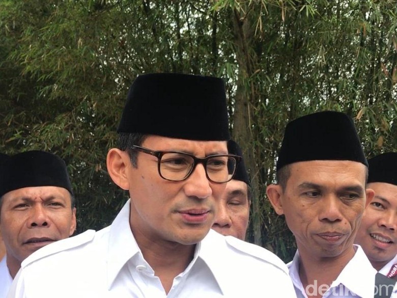Bahas Lapangan Kerja, Sandi Singgung Rencana Jokowi Pangkas Eselon Bahas Lapangan Kerja, Sandi Singgung Rencana Jokowi Pangkas Eselon