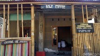 Menjadi salah satu desa wisata di Pulau Lombok, Desa Kembang Kuning, Kecamatan Sikur, Kabupaten Lombok Timur terus melakukan inovasi. Salah satu inovasi yang diprakarsai oleh kelompok sadar wisata (Pokdarwis) Desa Kembang Kuning yaitu wisata Coconut Oil Process.