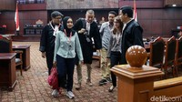 Faldo Maldini di bawah Partai Solidaritas Indonesia (PSI) menggugat UU Pilkada ke Mahkamah Konstitusi (MK). Bersama Tsamara Amany, Dara Adinda Kesuma Nasution, dan Cakra Yudi Putra, ia menggugat syarat minimal usia calon kepala daerah.