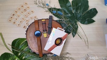 Galaxy Watch Active2 hadir dalam dua ukuran, diameter 44 mm dan 40 mm. Foto: Adi Fida Rahman/detikINET