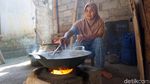 Keren! Pembuatan Minyak Kelapa Curi Perhatian Turis Asing