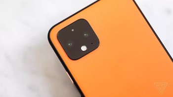 Google menyematkan dua kamera di bagian belakang. Ukurannya 12 MP dan 16 MP. Foto: The Verge