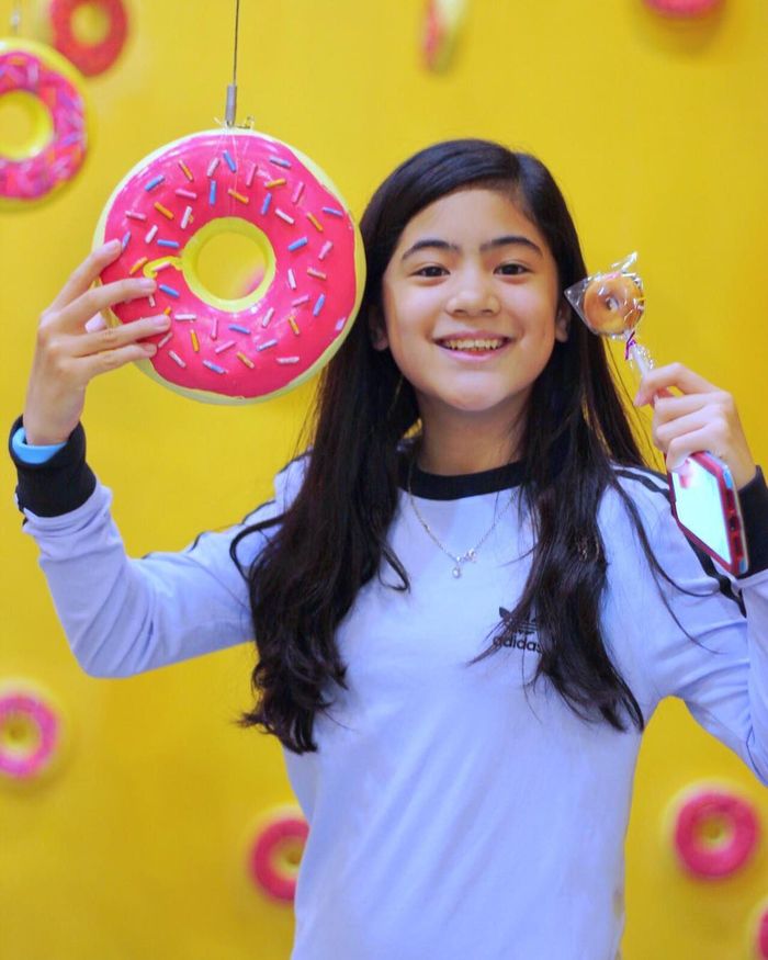 10 Gaya Keren Niana Guerrero, YouTuber Cilik yang Hobi