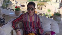 Sepertinya Mayangsari terhipnotis keindahan alam Turki. Dalam captionnya dia menuliskan Amazing view. (mayangsaritrihatmodjoreal/Instagram)