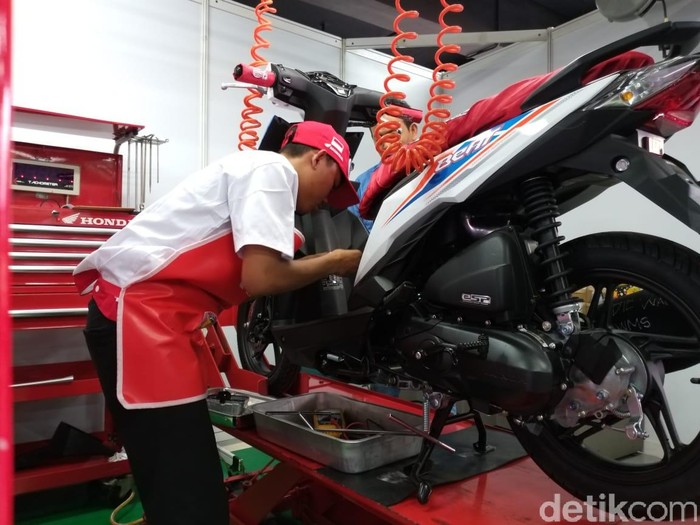 PT Astra Honda Motor menggelar kompetisi 10th Astra Honda Skill Contest (AHSC) for Vocational School 2019. Melalui kontes ini diharapkan lahir Sumber Daya Manusia (SDM) unggul yang siap berkontribusi memajukan pendidikan vokasi dan berkompetisi di dunia industri.