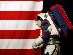 Lebih Dekat dengan Baju Astronaut Baru NASA Buat ke Bulan