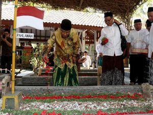 Ziarah Makam Pendiri NU Jelang Hari Santri