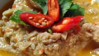  Ini letok yang dibumbui dengan santan, tempe semangit dan bumbu cabai. Biasanya ditambah koyot, kikil, dan tahu goreng. Foto : Instagram @raka_march