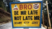 Bhutan memiliki sebuah proyek keselamatan lalu lintas yang didanai oleh India bernama Border Roads Organization (BRO). BRO masuk menjadi bagian Project Dantak di India. (Chris Dwyer/BBC)
