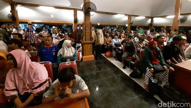 135 Warga Probolinggo Asal Wamena Menangis Bisa Pulang Kampung 135 Warga Probolinggo Asal Wamena Menangis Bisa Pulang Kampung