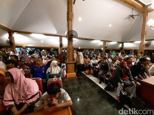 135 Warga Probolinggo Asal Wamena Menangis Bisa Pulang Kampung