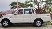 Secara dimensi mobil pikap ini punya panjang 5.165 mm, lebar 1.820 mm, dan tinggi 1.850 mm untuk single cabin. Sementara double cabin punya panjang 5.155 mm, lebar 1.815 mm, dan tinggi 1.940 mm. Bicara kemampuan angkut, mobil ini bisa membawa muatan 1-1,2 Ton, dengan kemampuan towing (penarik) maksimum 2,5 Ton.