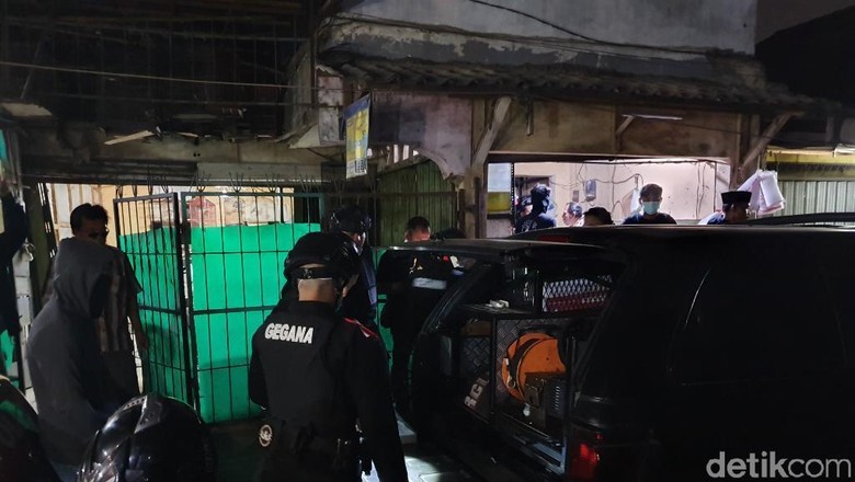 Densus 88 Sita 2 Pemantik Bom-Buku Jihad dari Rumah Teroris Bekasi