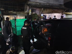 Densus 88 Sita 2 Pemantik Bom-Buku Jihad dari Rumah Teroris Bekasi