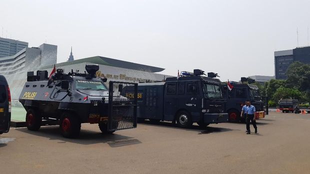 Pengamanan Diperketat Jelang Pelantikan Presiden, Barracuda Terparkir di DPR