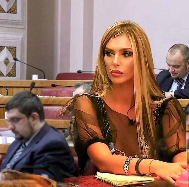 Seperti dilansir Russia Today, mantan model berusia 31 tahun ini juga berencana untuk melegalkan ganja dan prostitusi agar pekerja seks tetap aman dan meningkatkan pendapatan pajak. Foto: Instagram