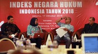 Para pembicara menanggapi hasil penelitian Indeks Negara Hukum Indonesia 2018 yang dirilis Indonesia Legal Roundtable (ILR) di Jakarta, Kamis (17/10/2019).