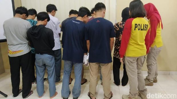 Kelima tersangka masih diperiksa